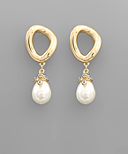 Pearl Dangle Wavy Oval Earrings