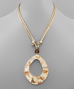  Chipped Shell Oval Necklace