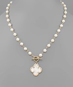  Clover Shell Pearl Necklace