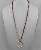  Quatrefoil Glass Beads Necklace